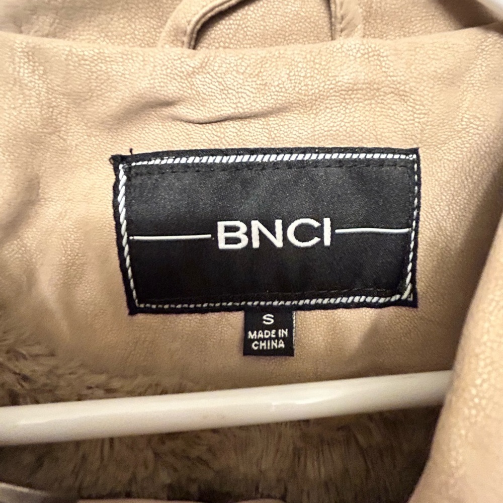Tan coat - Picture 2 of 2